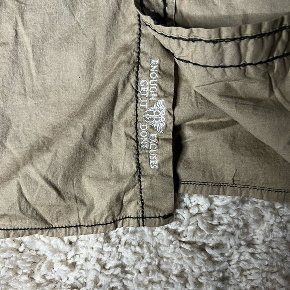 Men’s 3XL Roar Distressed by Signature Embroidered Button Up - Picture 2 of 6